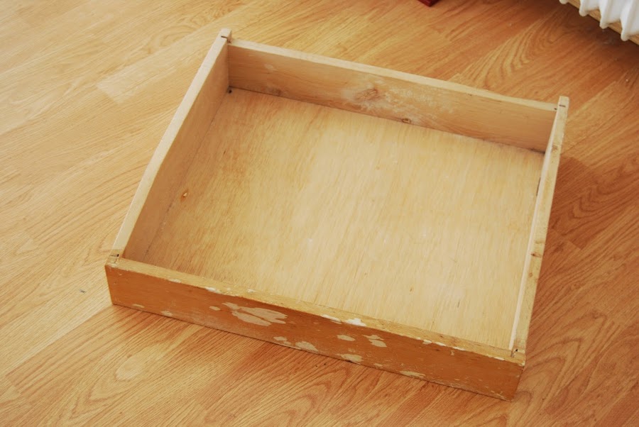 Cómo reciclar un cajón en una mesa auxiliar con chalk paint.