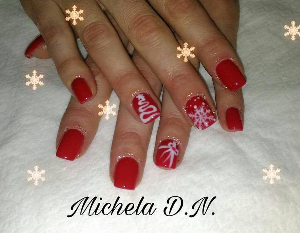 Immagini Di Unghie Di Natale.Perfettamente Imperfetta Blog Idea Di Natale Nails Art A Tema Con Backstage Riccione