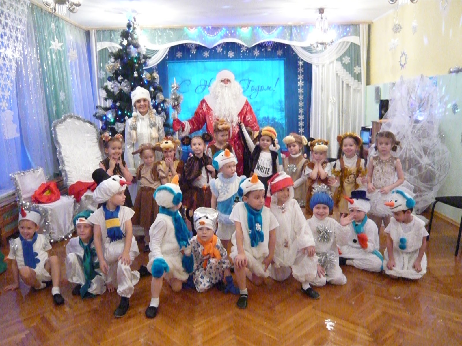 Новогодние утренники в детском саду старшая. Новогодние утренники в детском саду старшая. Новогодний утренник для детей. Новогодний утренник в детском саду старшая группа. Новогодний утренник в детском саду старшая группа.