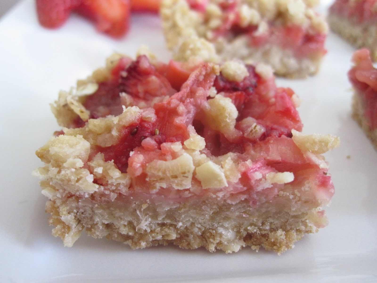 Strawberry Rhubarb Crisp Bars