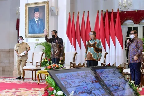 Sebut-Jokowi-Santai-Tanggapi-Kritik-BEM-UI-Peneliti-Malah-Orang-orang-di-Sekeliling-Presiden-yang-Berusaha-Cari-Muka