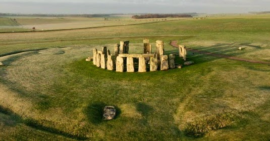 Mysterious Structures Discovered Around Stonehenge