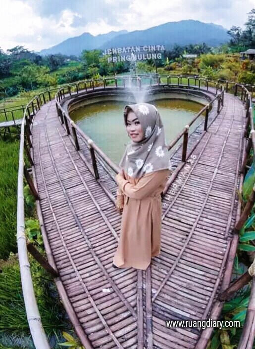 √ Jembatan Cinta Wisata Pring Wulung Purbalingga: Spot Foto, Lokasi, + Harga Tiket Masuk Terbaru - Ruangdiary.com