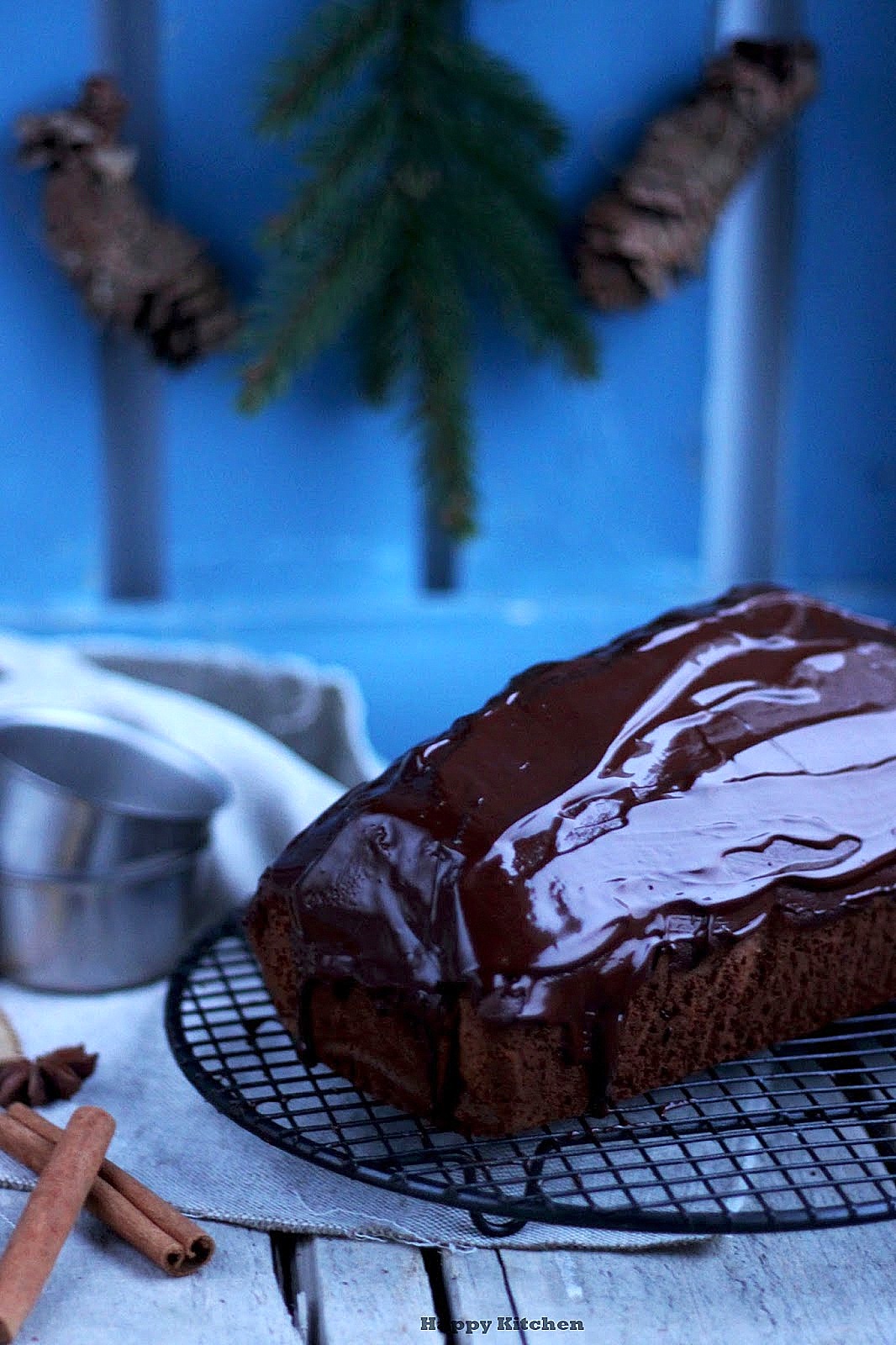 Happy Kitchen.: Szybki i prosty piernik świąteczny z polewą czekoladową.