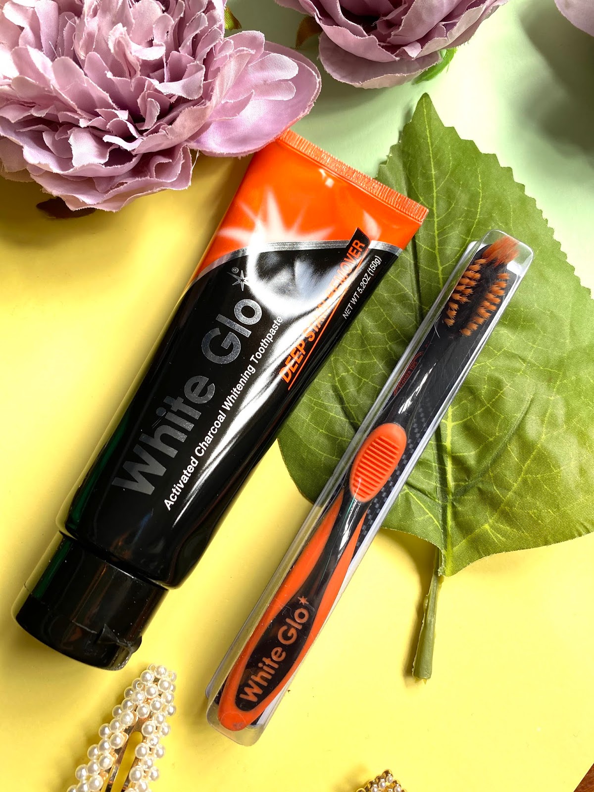 WHITE GLO ACTIVATED CHARCOAL WHITENING TOOTHPASTE AND POWDER JUELOOK