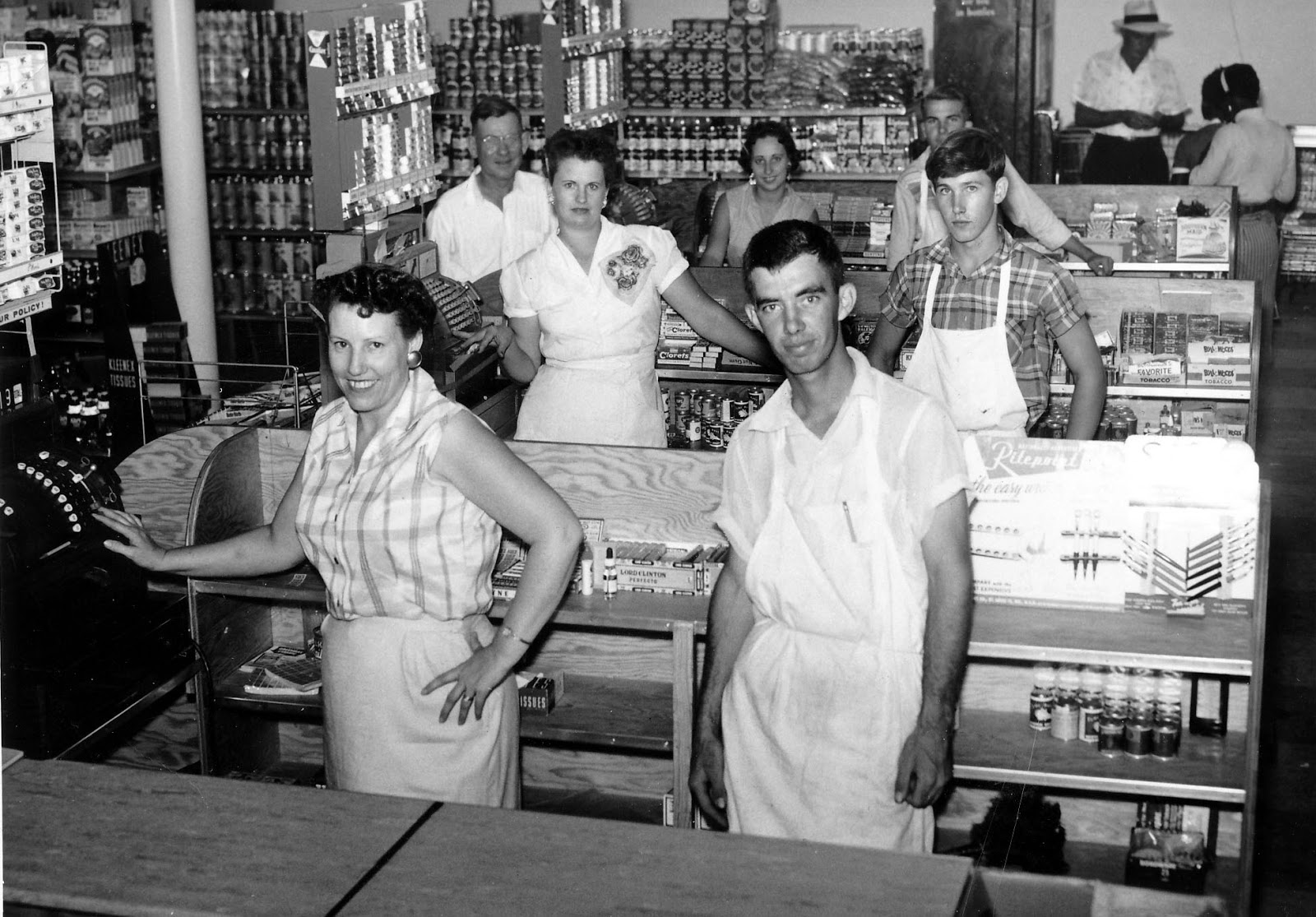 IMAGES OF OUR PAST BRACEWELL'S GROCERY STORE 1950s, CENTRAL DRIVE