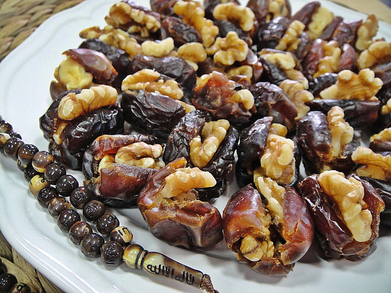 Maryam s Culinary Wonders 414 Ramadan Nut Stuffed Dates