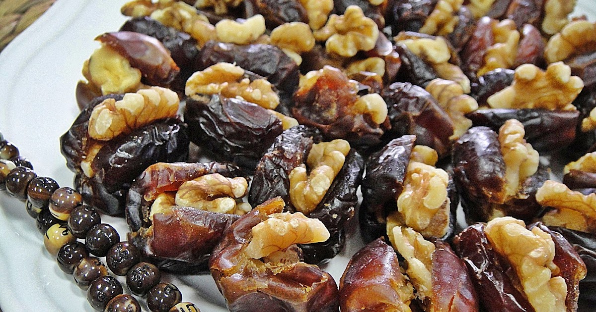 Maryam's Culinary Wonders: 414. Ramadan Nut Stuffed Dates