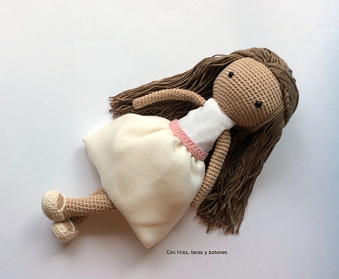 Con hilos, lanas y botones: Muñeca amigurumi Primera Comunión