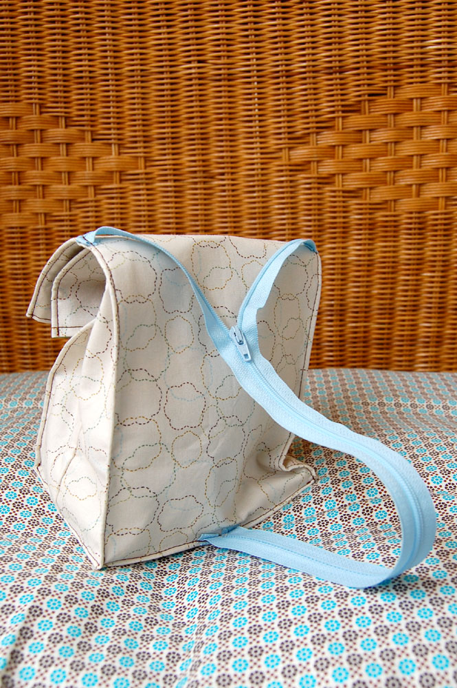 Zipper Strap Lunch Bag Tutorial