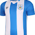 Umbro apresenta as novas camisas do Huddersfield Town