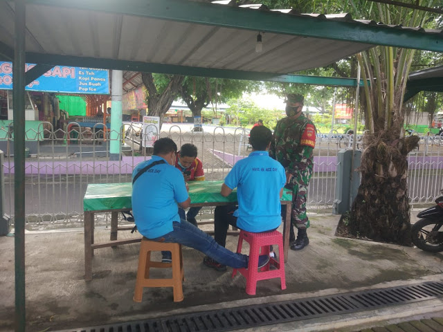 Komsos Babinsa Bersama Para Pemuda Ciptakan Keamanan dan Ketertiban di Wilayah Binaan