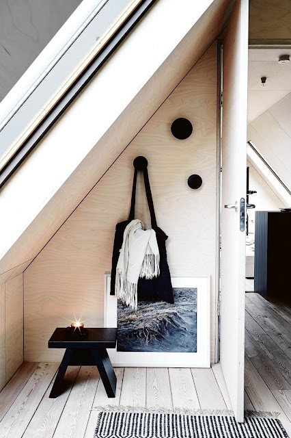A contemporary barn in Iceland mixes Nordic elements with Japanese simplicity.