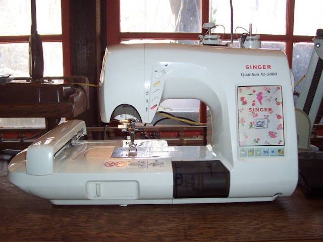 Singer Embroidery Sewing Machine XL-5000