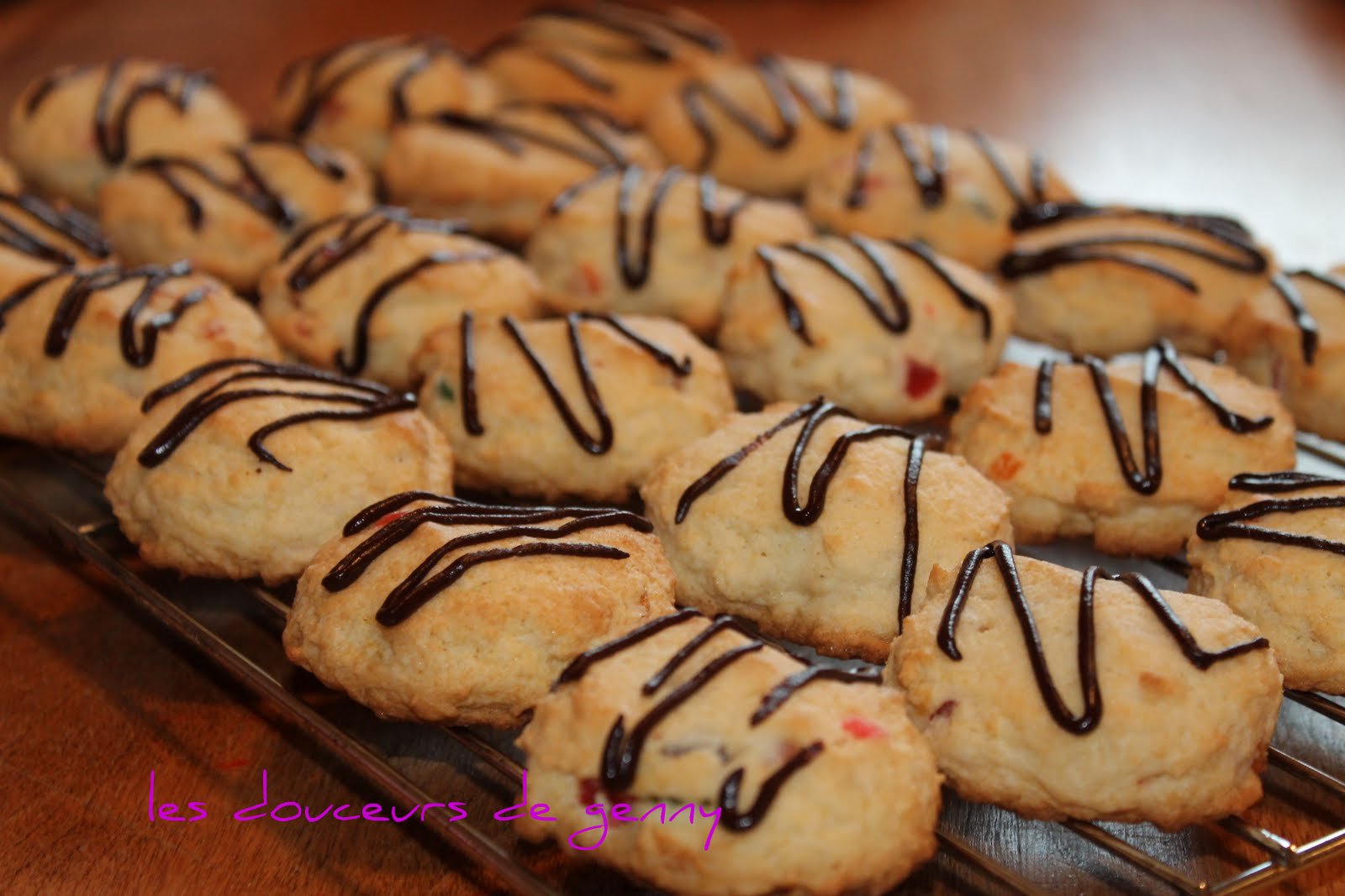 Les douceurs de genny BISCUITS AUX FRUITS CONFITS Les douceurs de genny BISCUITS AUX FRUITS CONFITS