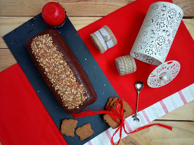 Tarta de galletas y chocolate con un toque de café. Receta sin horno. Tarta de la abuela. Receta fácil, sencilla, rica, desayuno, merienda, postre. Cuca