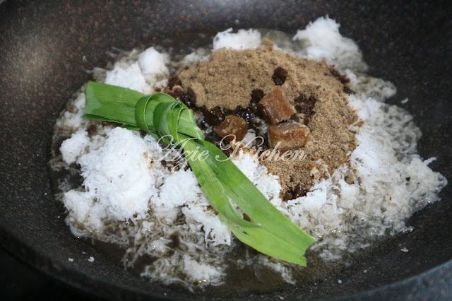 Puteri Mandi Juadah Berbuka Puasa