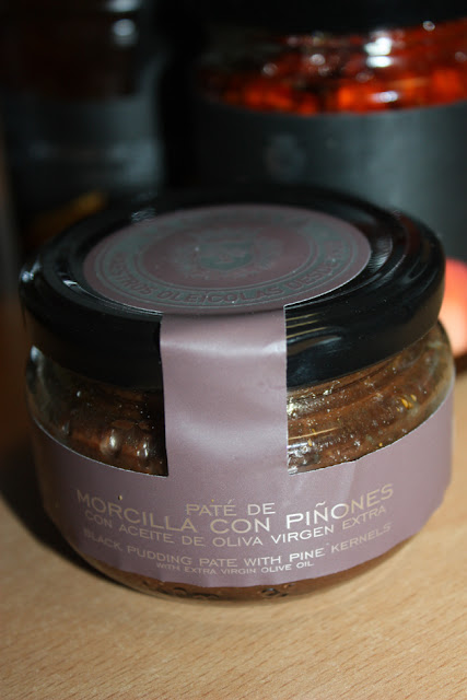  palmeritas de morcilla con piñones 