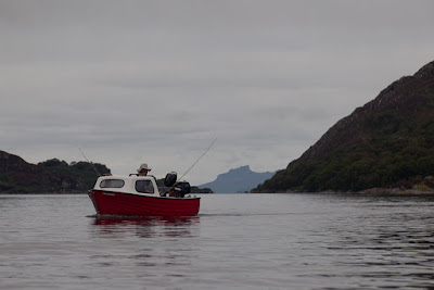 Sea kayaking with seakayakphoto.com: Noisy children banished in Loch