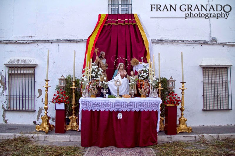 http://franciscogranadopatero35.blogspot.com/2014/07/altares-corpus-christi-arahal-2014.html