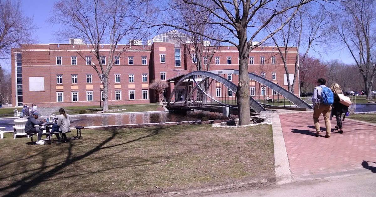 Tour college Merrimack College