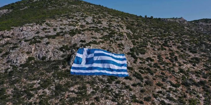 28η Οκτωβρίου: Με μία πελώρια ελληνική σημαία 800 τ.μ. στην πλαγιά του Υμηττού γιορτάζει ο δήμος Γλυφάδας 