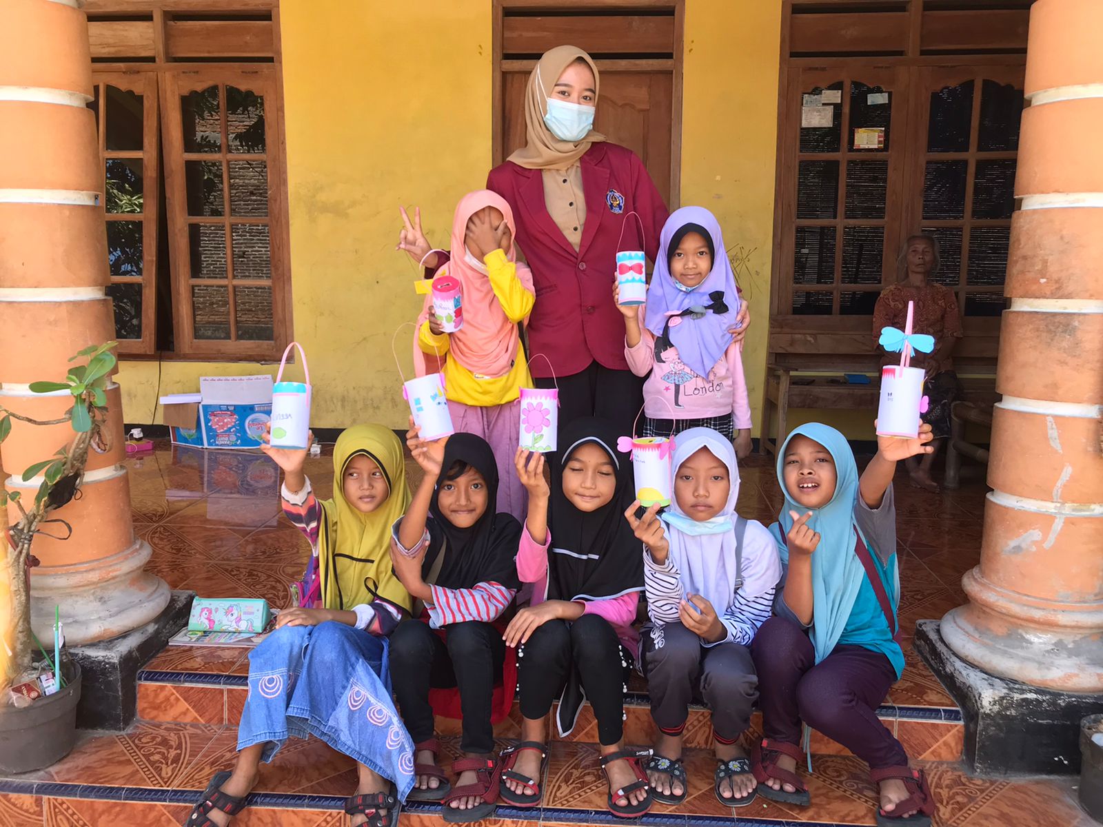 Buat Celengan dari Botol Bekas, Dukung Program Gernani - MAJALAH LARISE