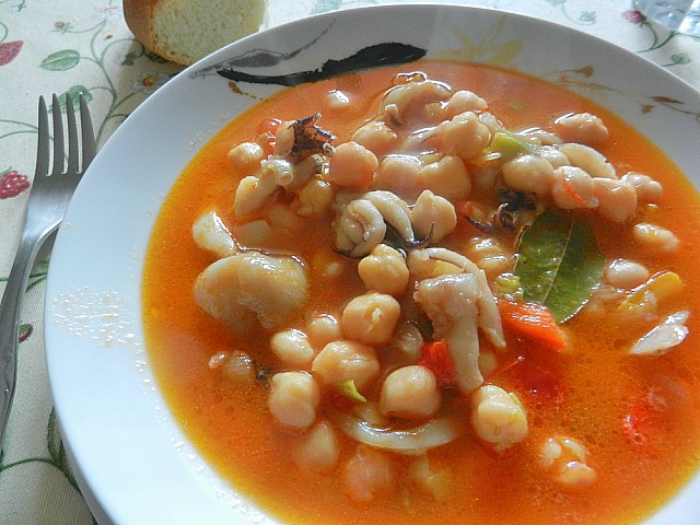 "Garbanzos con sepia"
