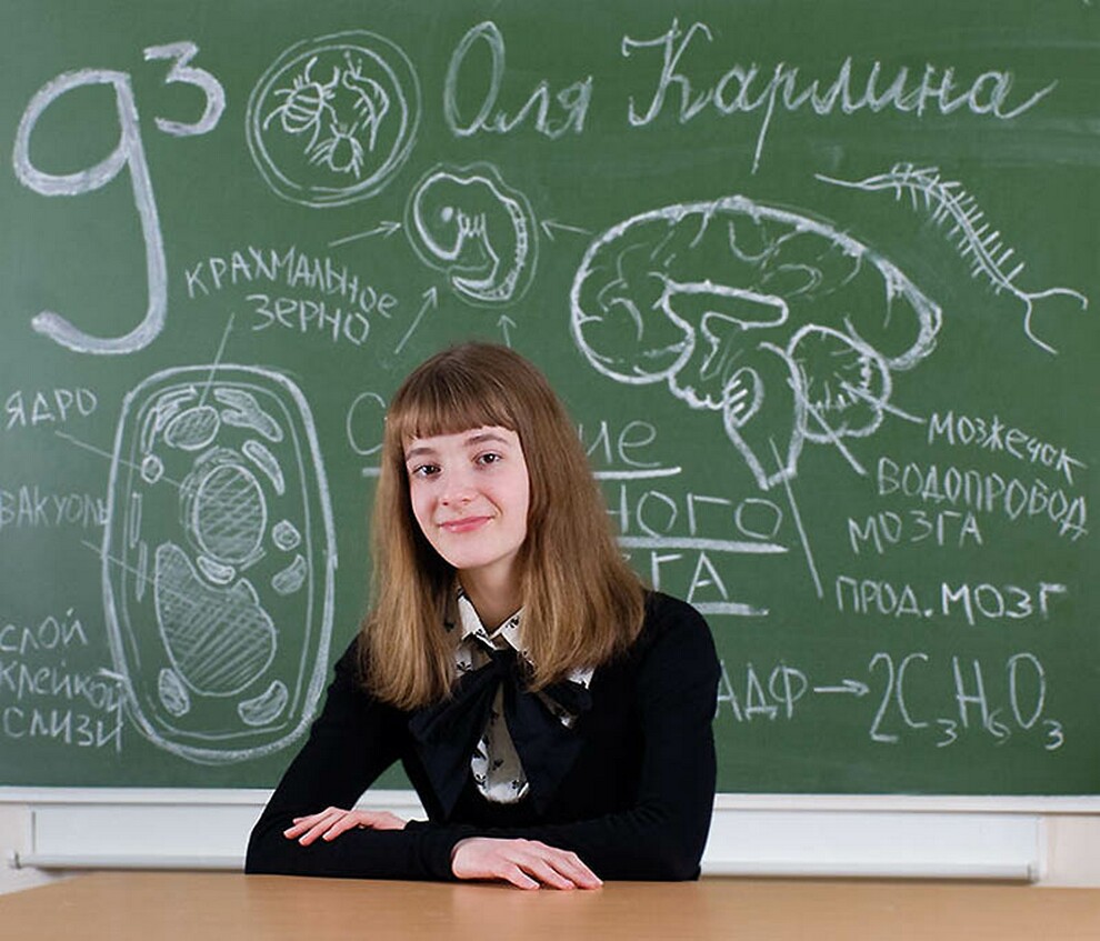 прикольные фото для школьного альбома. необычные идеи для фотографий школьных. школьная доска для фотосессии. какую школу можно придумать. в какой школе.