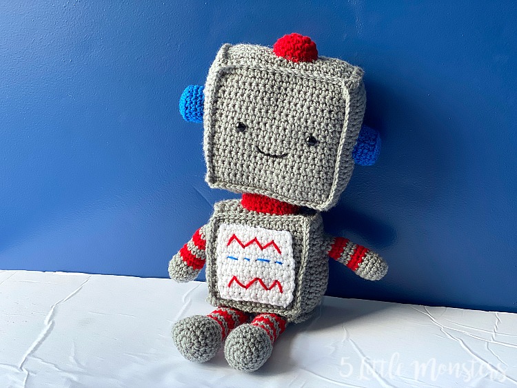 5 Monsters: Crocheted Robot