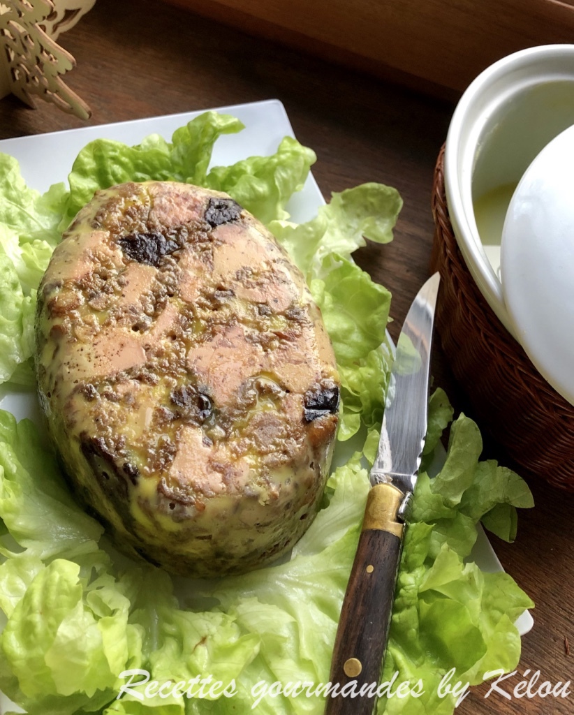 Terrine de confit de canard, foie gras et pruneaux