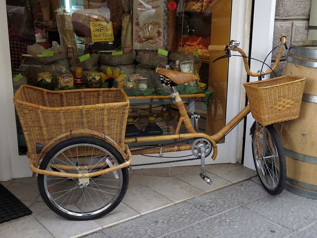 Livorno Daily Photo Wicker Tricycle