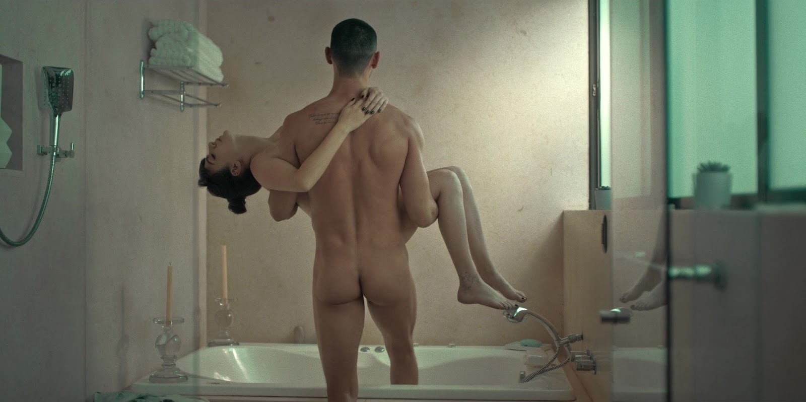 Alejandro Speitzer naked in 'Oscuro Deseo' - S01E10.