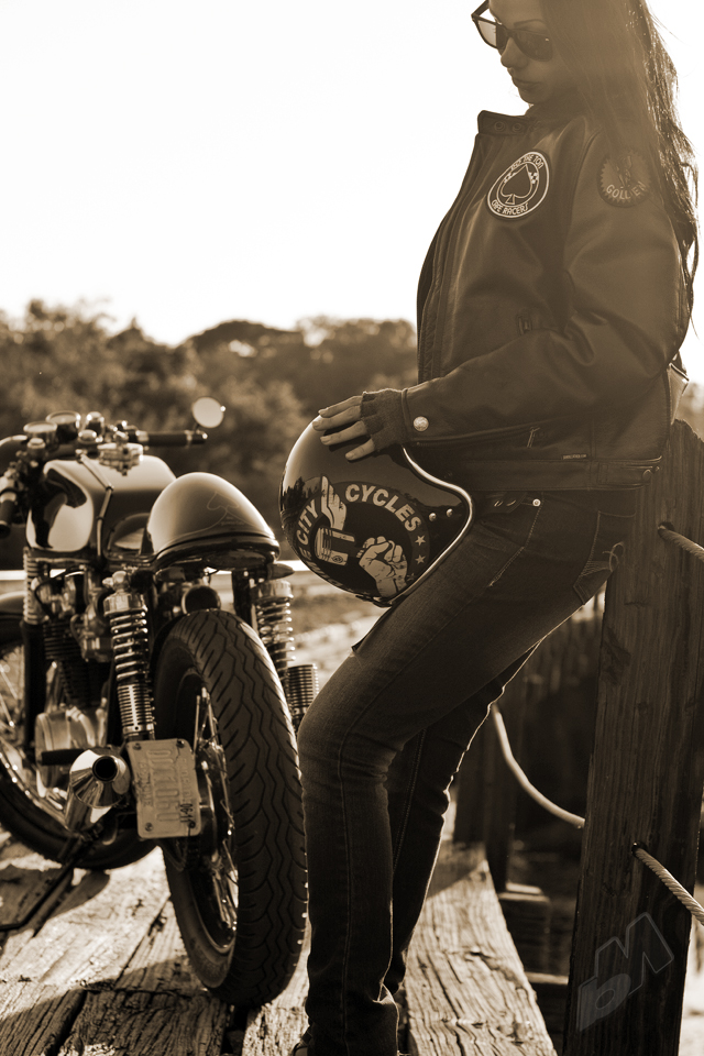 ivona_cafe-racer-helmet_dime-city-cycles.jpg