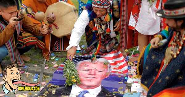 Chamanes peruanos destruyen foto de Maduro para despedir al terrible 2020