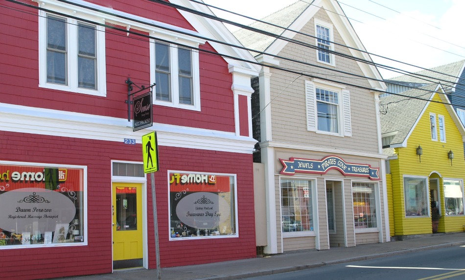 Retire from the usual in Liverpool, Nova Scotia Live The Dream