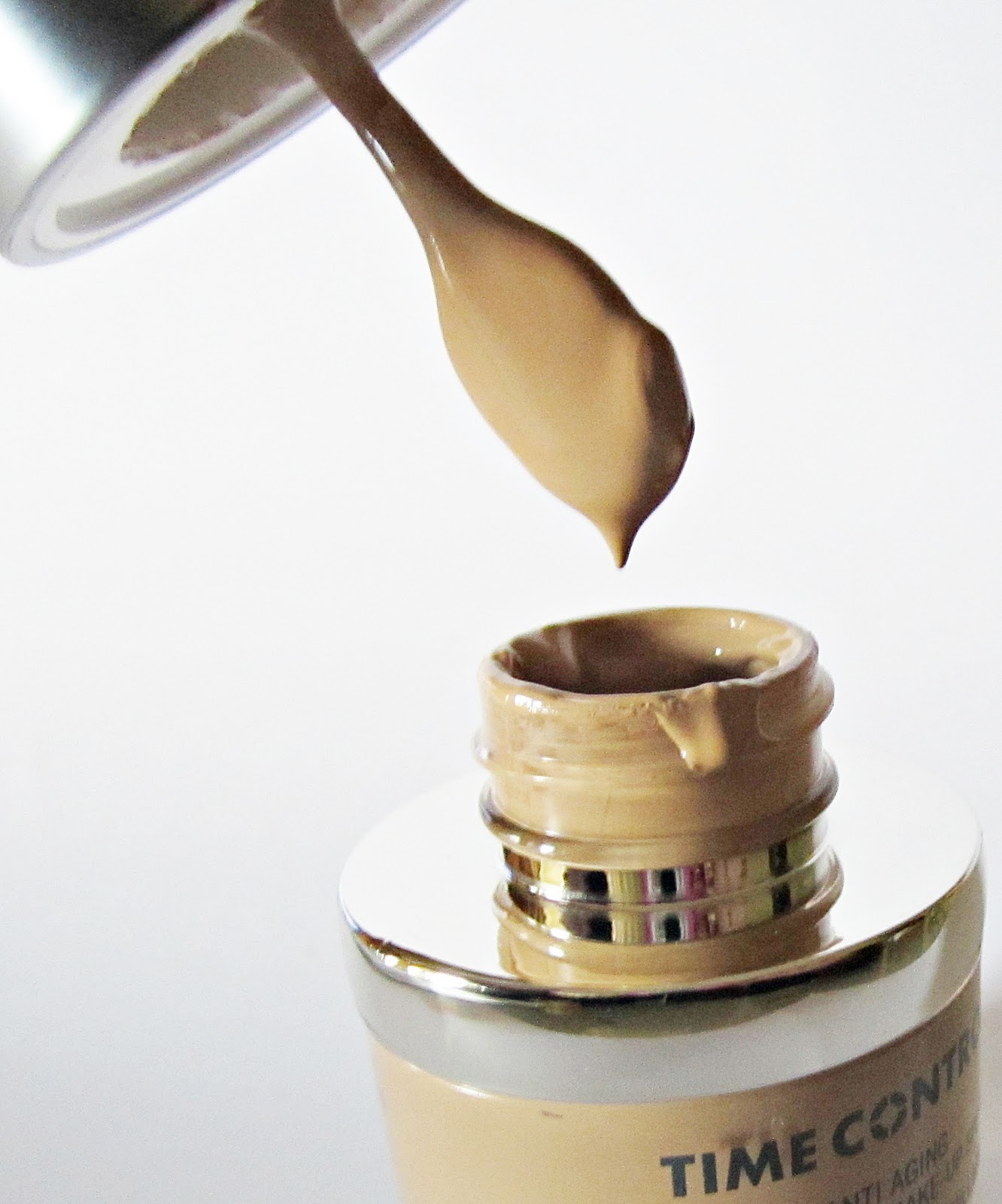 maquillaje y corrector antiedad