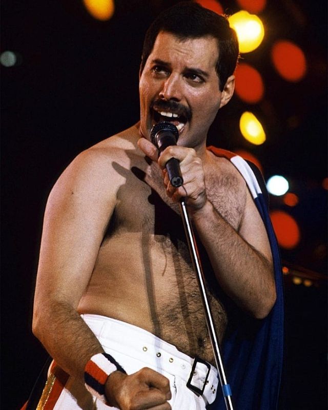 50 Candid Photographs of Freddie Mercury on Stage That Still Rock You