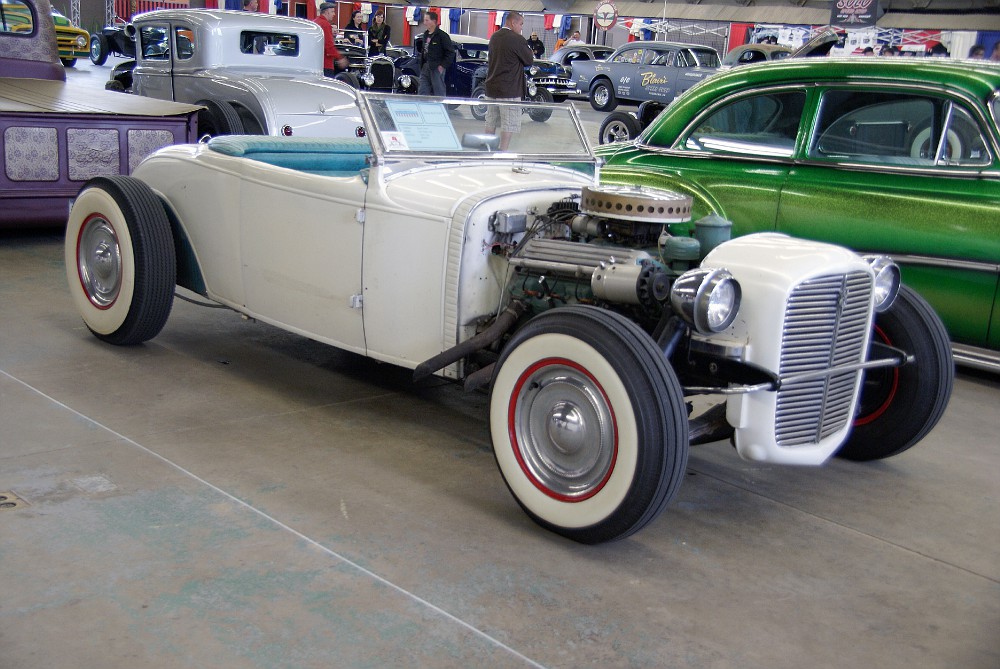 Rockabilly garage Ford 32 Roadster 1960's hot rod