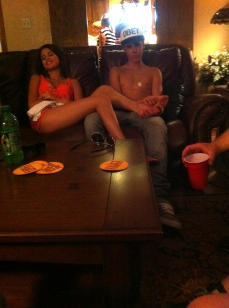 Justin Bieber Rubs Selena Gomez's Feet