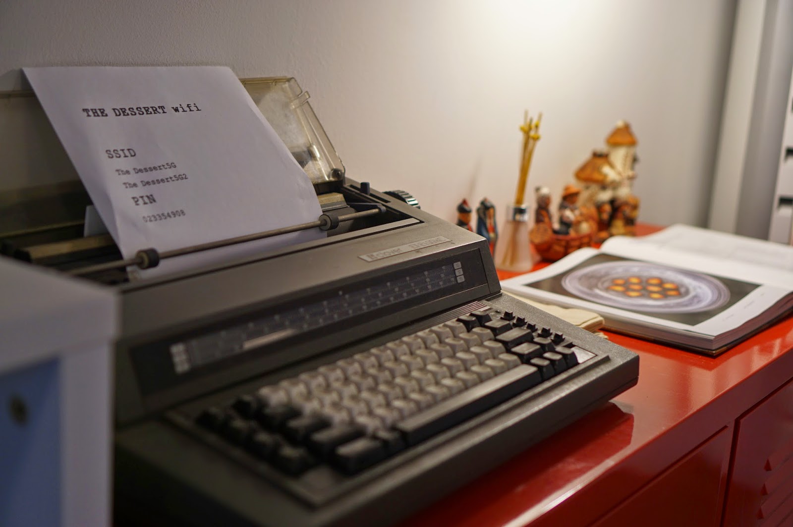 [Free Photo] cafe_book_typewriter_타자기_카페_책 LEEHYEKANG *친절한 혜강씨 (Photo)