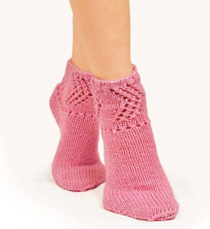 Носочки на 7 лет. Носки спицами. Вязаные носочки для детей. Носки детские вязаные. Вязаные носки для девочки.
