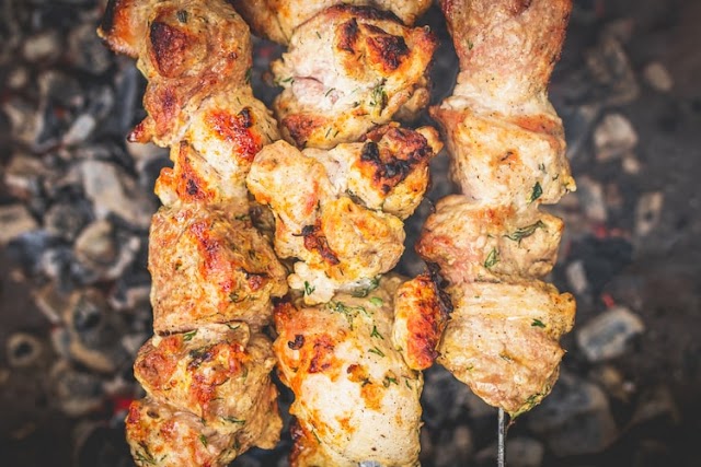Spicy chicken skewers at home