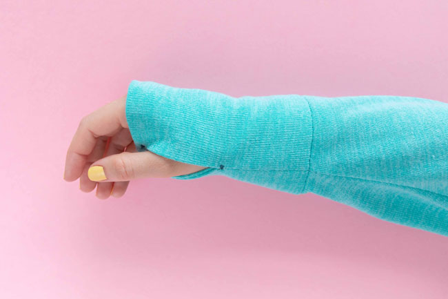 How to sew thumbhole cuffs - Tilly and the Buttons How to sew thumbhole cuffs - Tilly and the Buttons