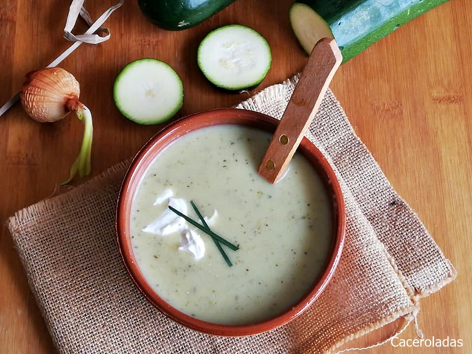 Riquísima crema de calabacín con queso de cabra Caceroladas Riquísima crema de calabacín con queso de cabra Caceroladas