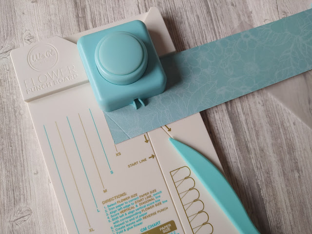 Flower Punch Board de We R Memory Keepers Flower Punch Board de We R Memory Keepers