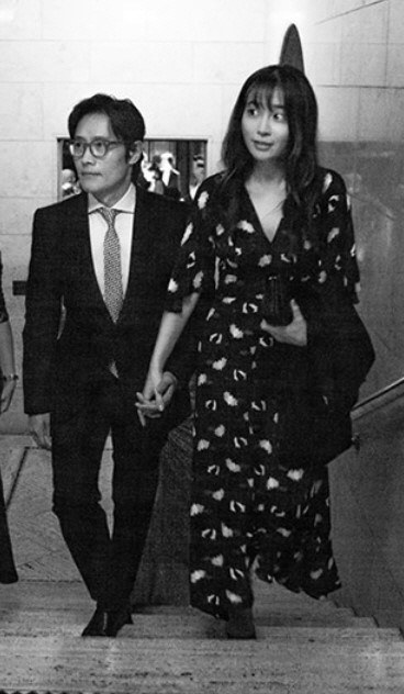 Overseas pictures of Lee Byung Hun and Lee Min Jung - K-POP, K-FANS