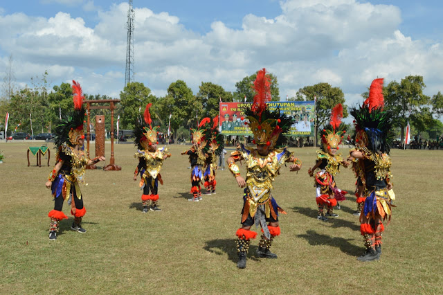 Pentas Tarian Topeng Ireng di Penutupan TMMD