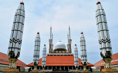 3 Tempat Wata Religi Di Indonesia Yang Tidak Pernah Sepi Yang Paling Terkenal 3 Tempat Wata Religi Di Indonesia Yang Tidak Pernah Sepi Yang Paling Terkenal