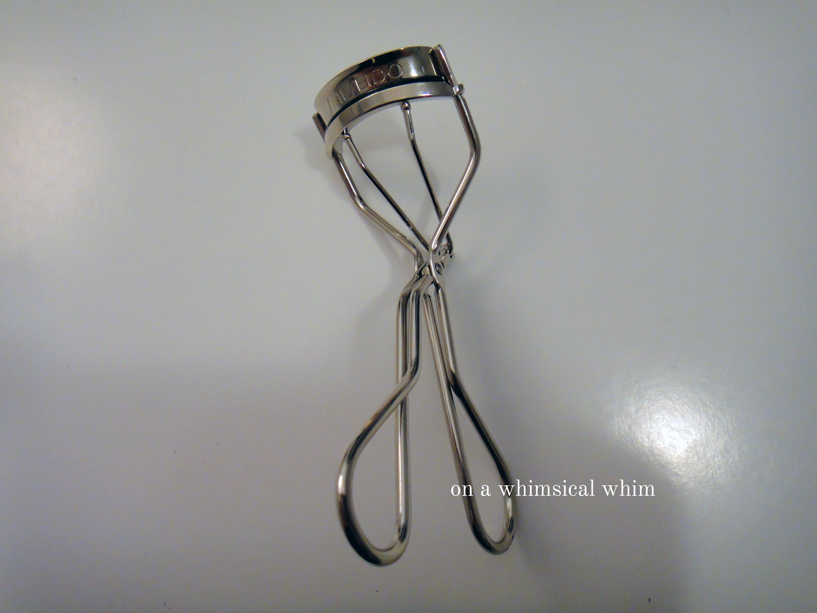 on a whimsical whim SHISEIDO EYELASH CURLER